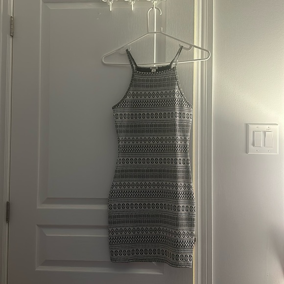 Short dress - Picture 1 of 4